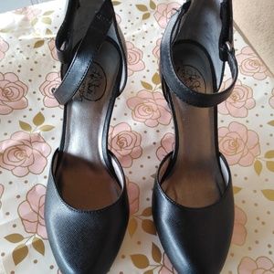 Life Stride Comfort strap heels. Size 8M
